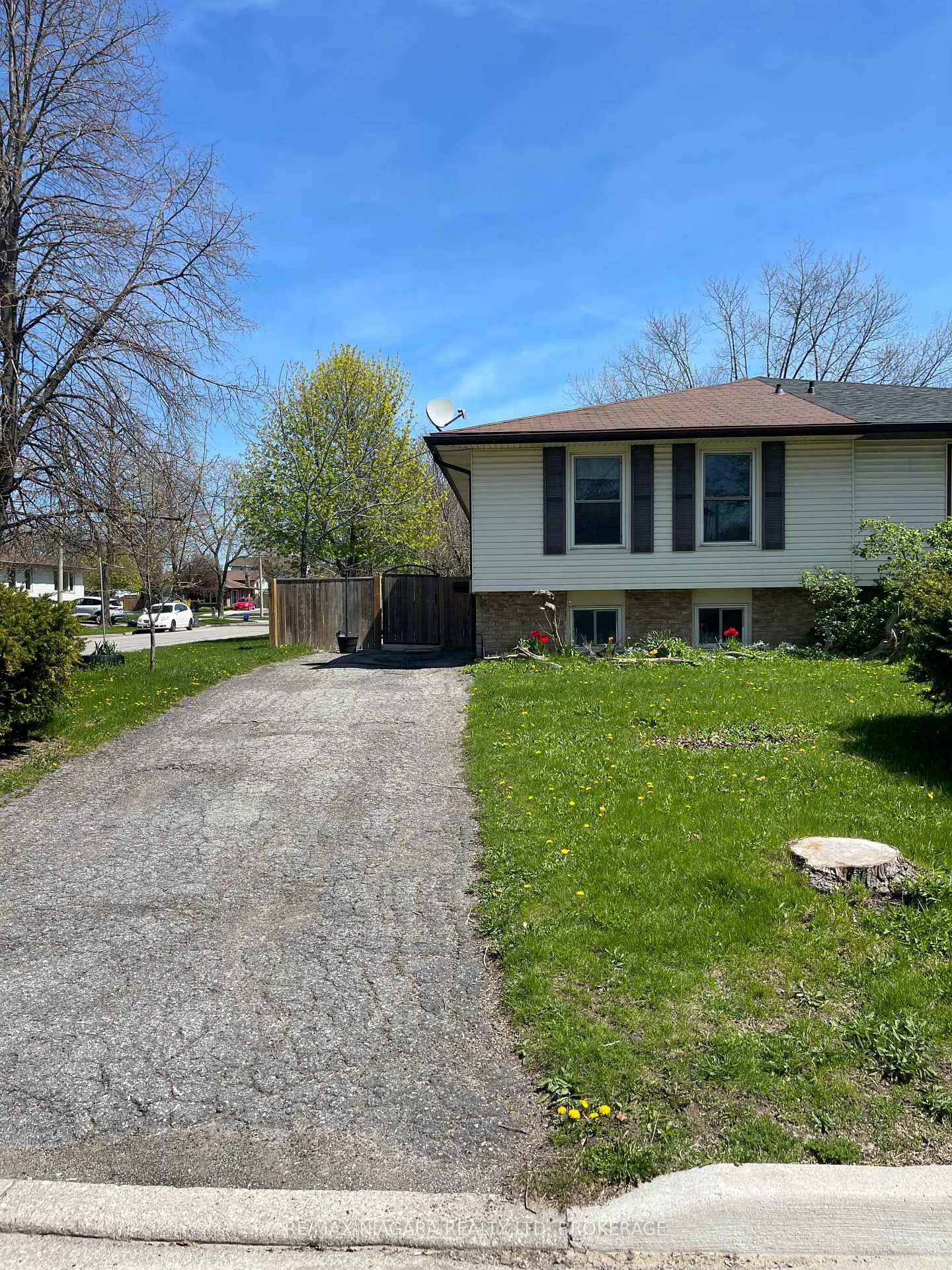 Photo 1 of 2 Baldwin Crescent, Thorold, Confederation Heights — HOMEH