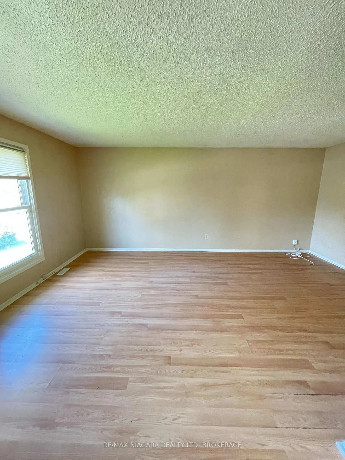 Photo 4 of 2 Baldwin Crescent, Thorold, Confederation Heights — HOMEH