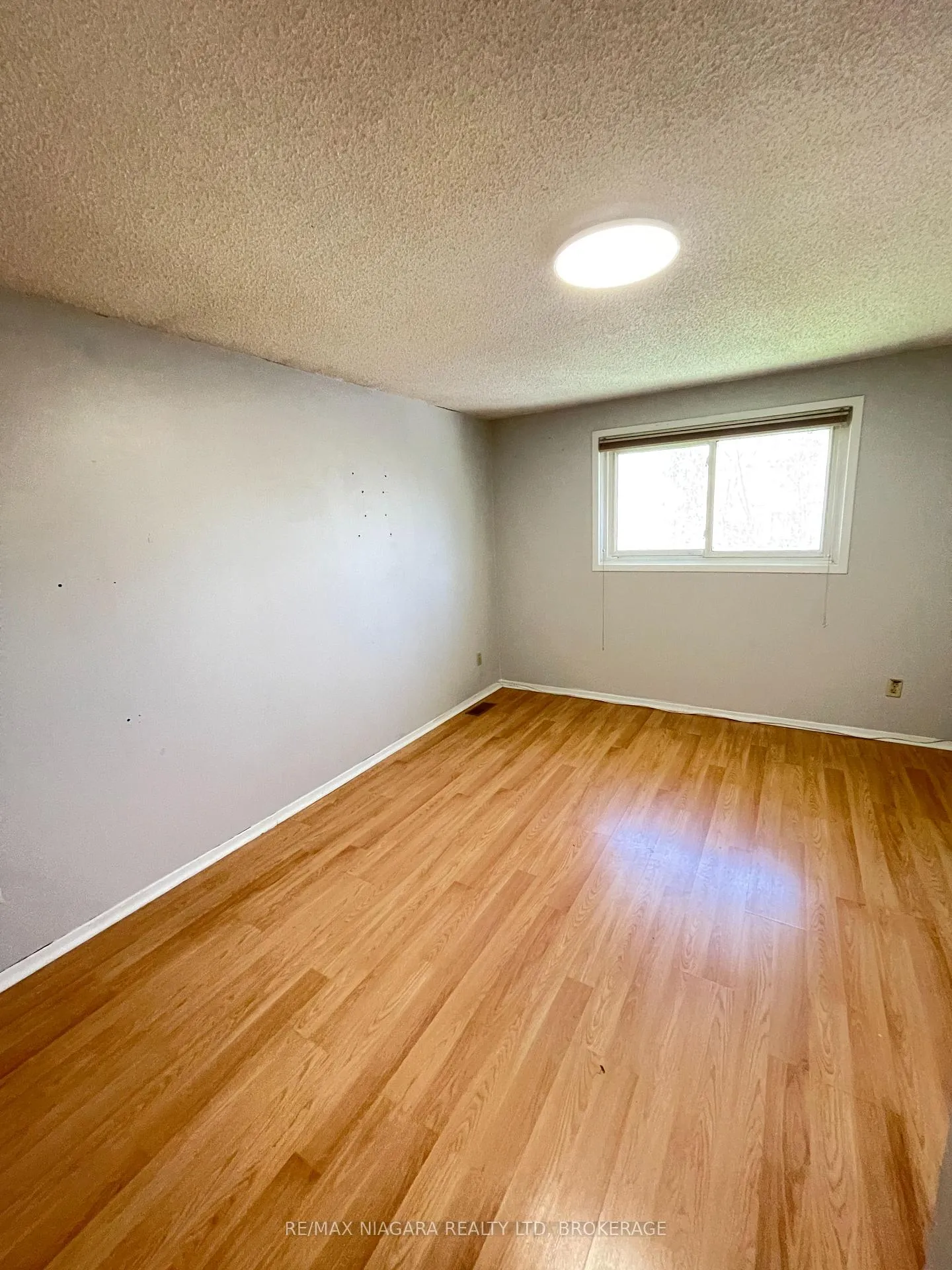 Photo 8 of 2 Baldwin Crescent, Thorold, Confederation Heights — HOMEH