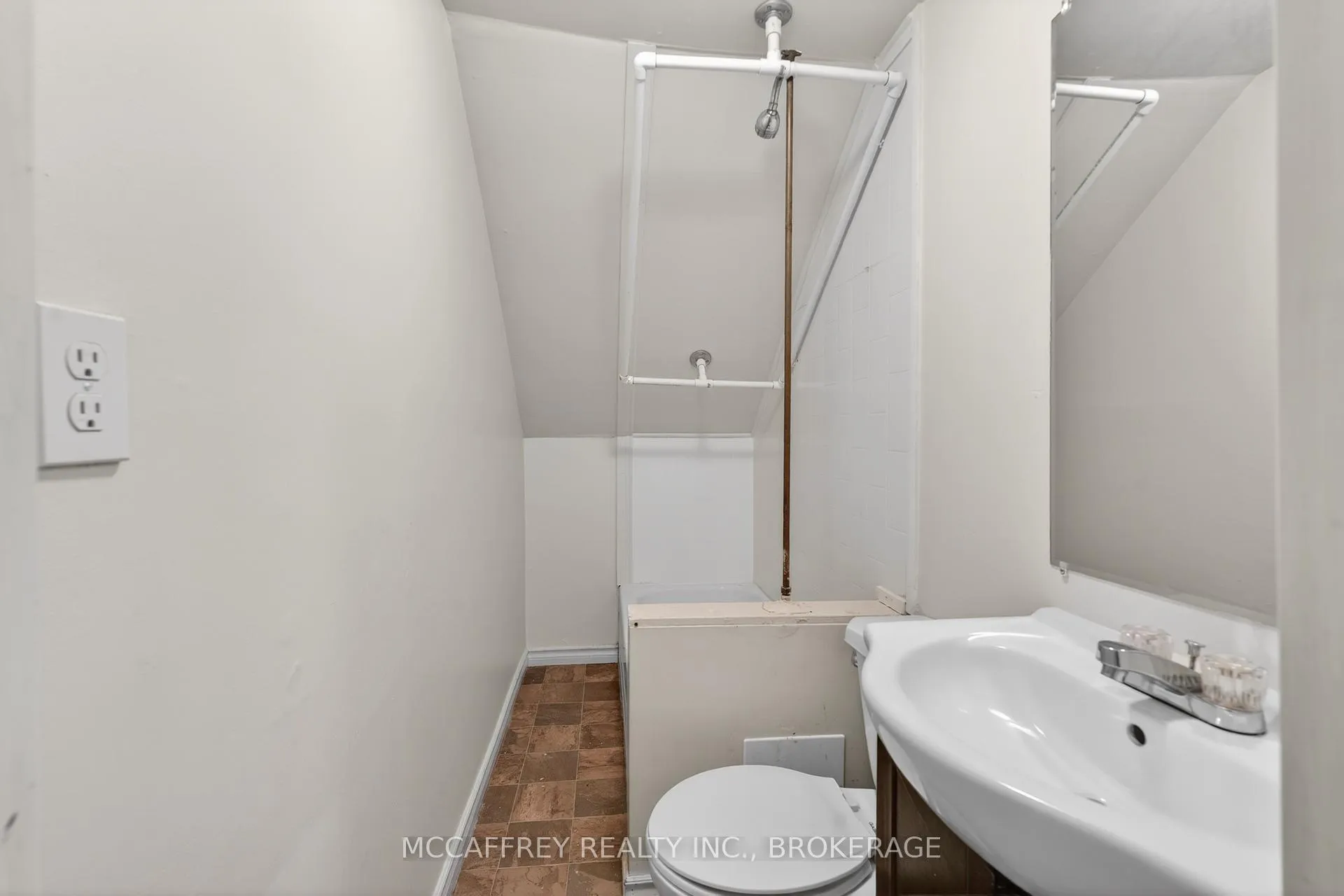 Photo 9 of 45 Isabella Street E, Greater Napanee — HOMEH