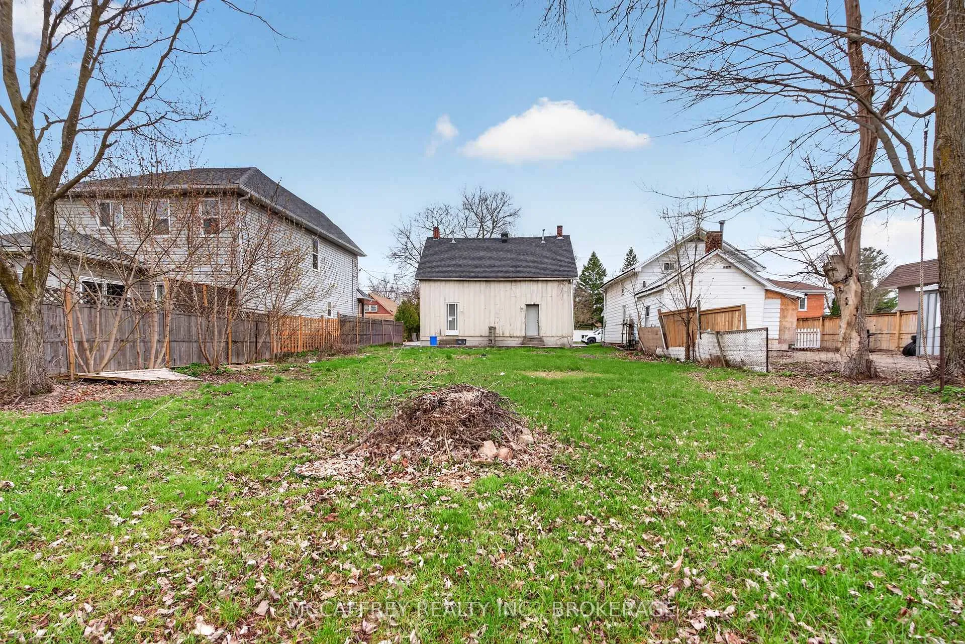 Photo 16 of 45 Isabella Street E, Greater Napanee — HOMEH