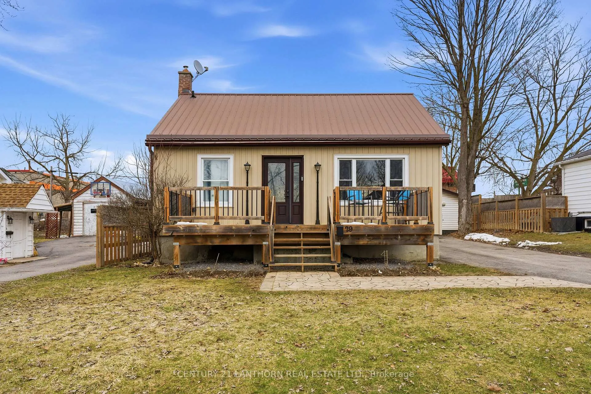 Photo 1 of 29 Valleyview Crescent, Belleville, Belleville Ward — HOMEH