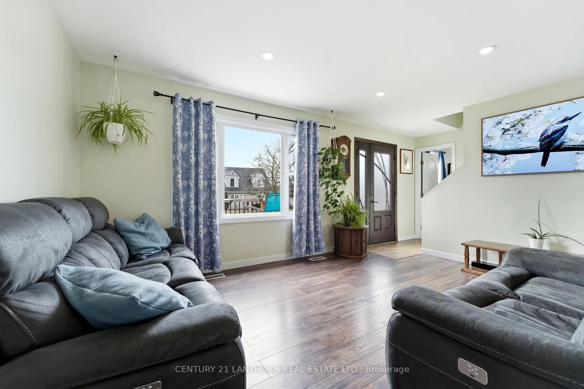 Photo 3 of 29 Valleyview Crescent, Belleville, Belleville Ward — HOMEH
