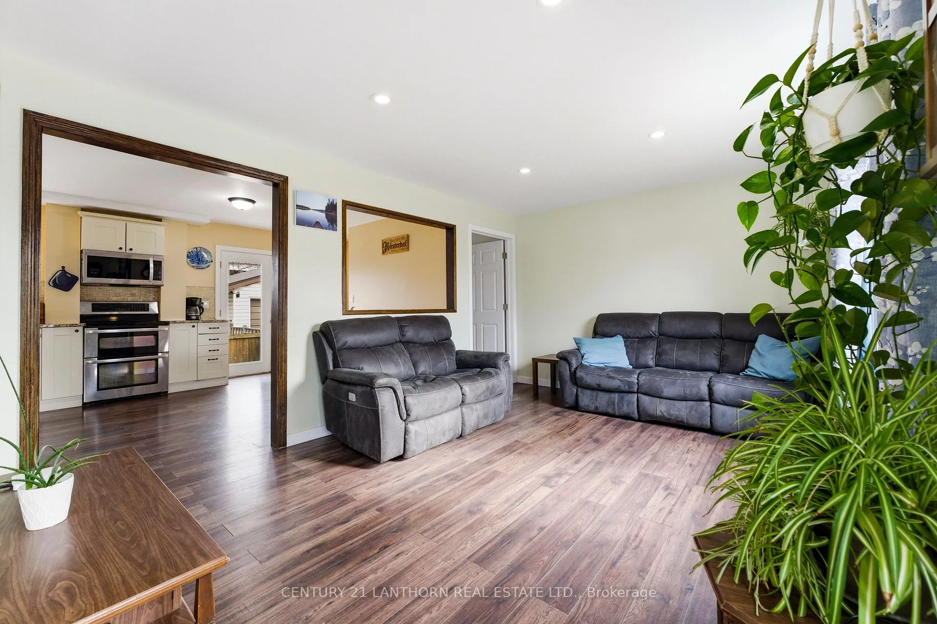 Photo 9 of 29 Valleyview Crescent, Belleville, Belleville Ward — HOMEH