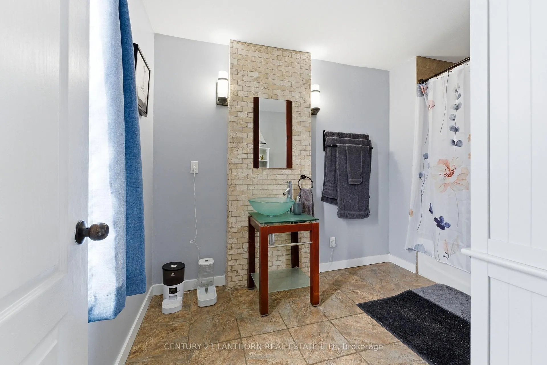 Photo 10 of 29 Valleyview Crescent, Belleville, Belleville Ward — HOMEH