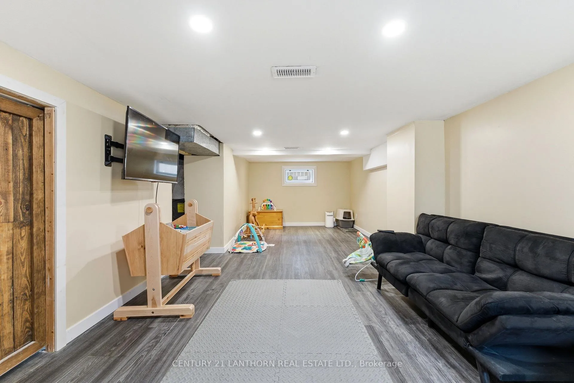 Photo 24 of 29 Valleyview Crescent, Belleville, Belleville Ward — HOMEH