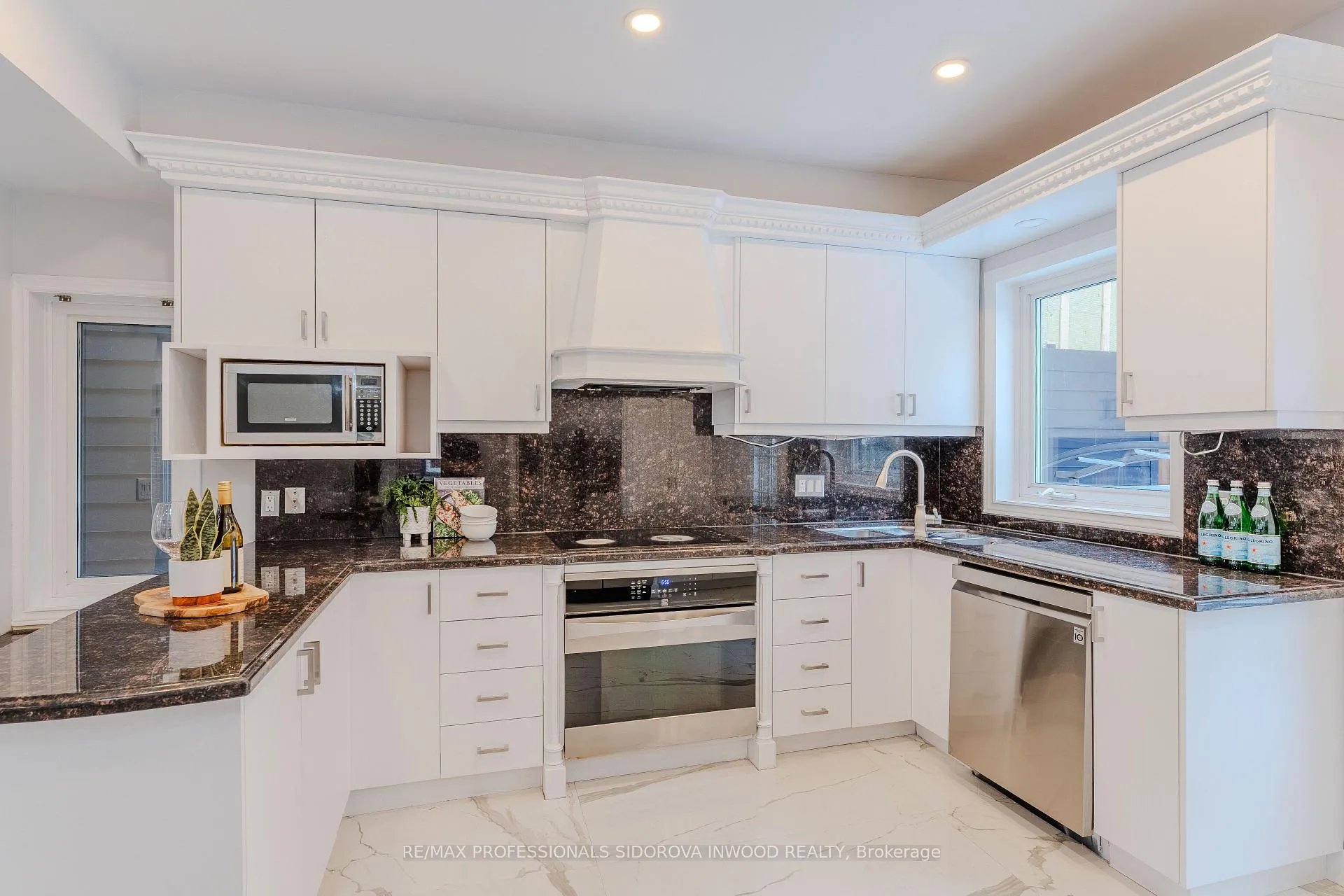 Photo 13 of 30 Boustead Avenue, Toronto, High Park-Swansea — HOMEH