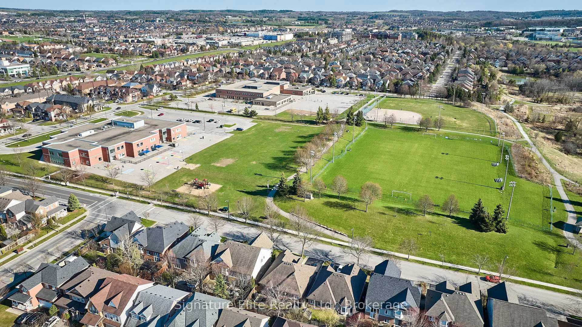 Photo 43 of 39 Perivale Gardens, Aurora, Bayview Wellington — HOMEH