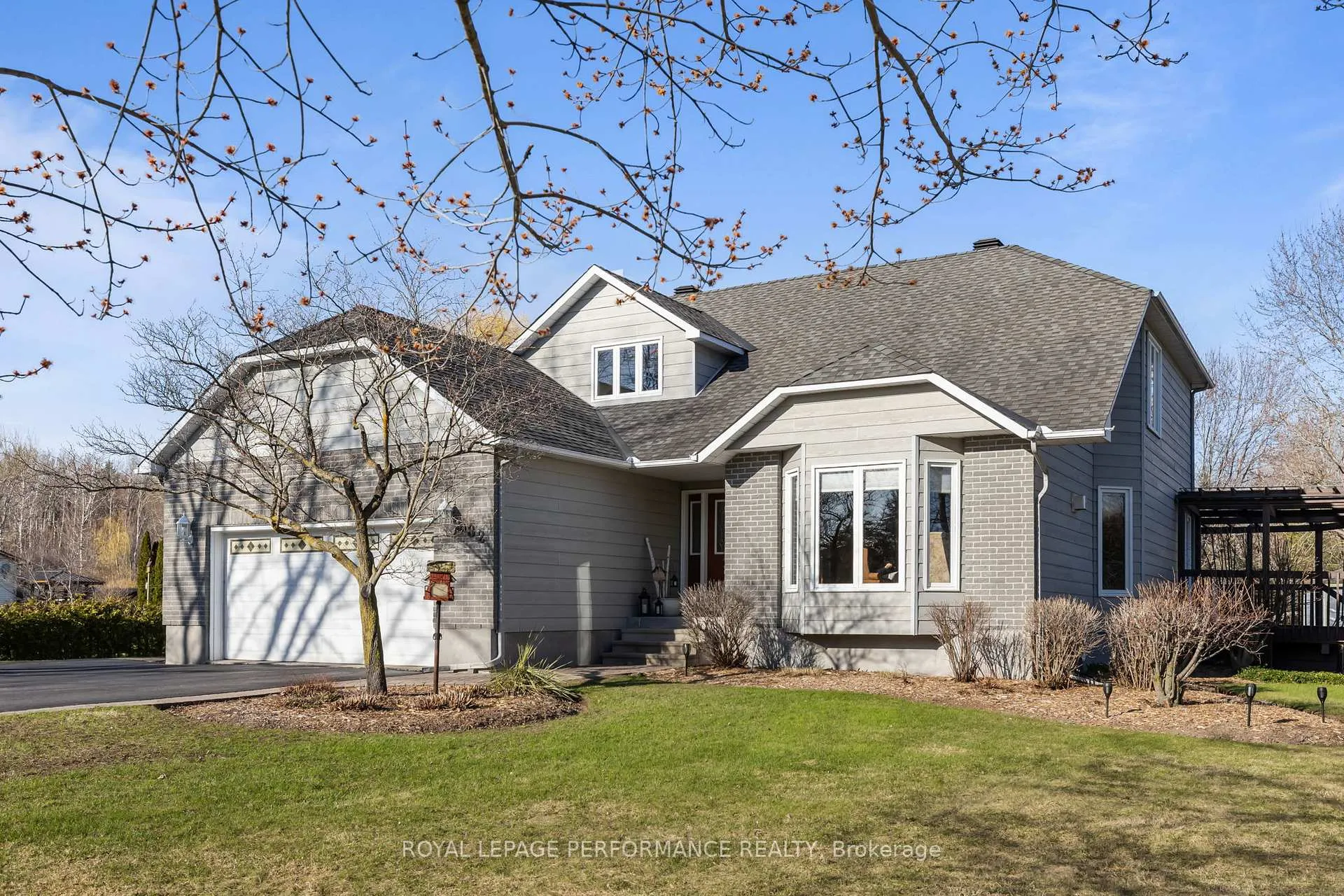 Front of 882 Du Castor Road