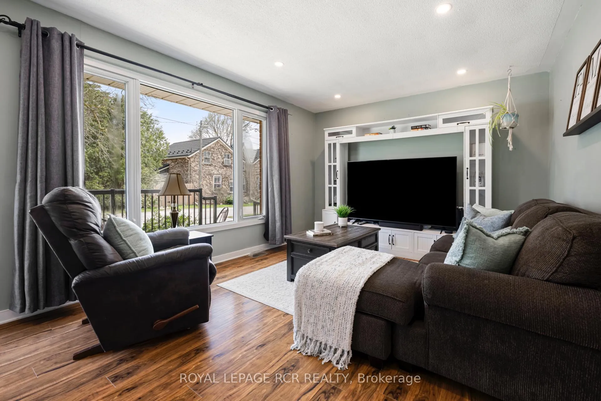 Photo 3 of 65 Marklane Street, Minto — HOMEH