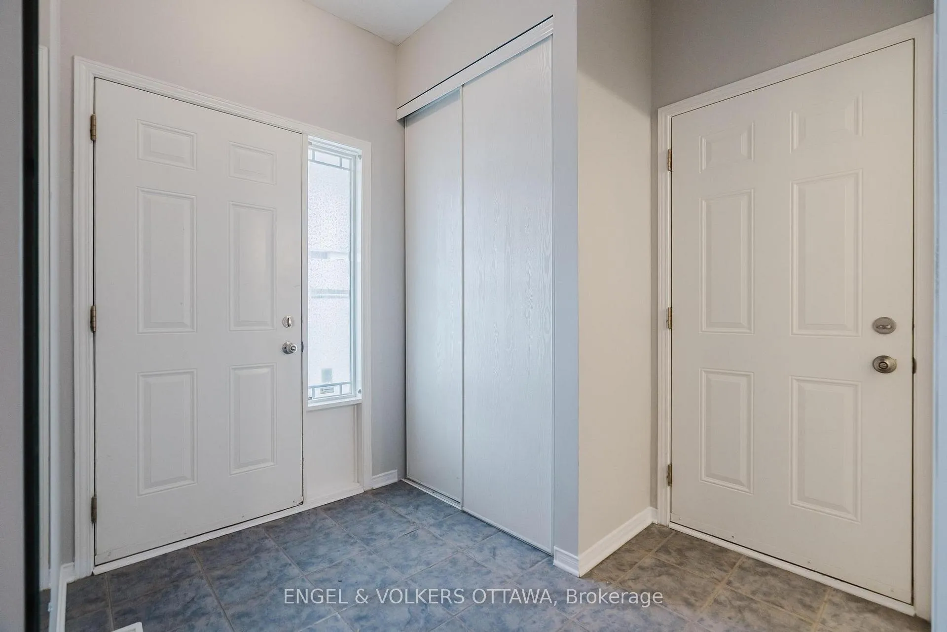 Photo 4 of 126 Ashmore Drive, Ottawa, Barrhaven - Strandherd — HOMEH