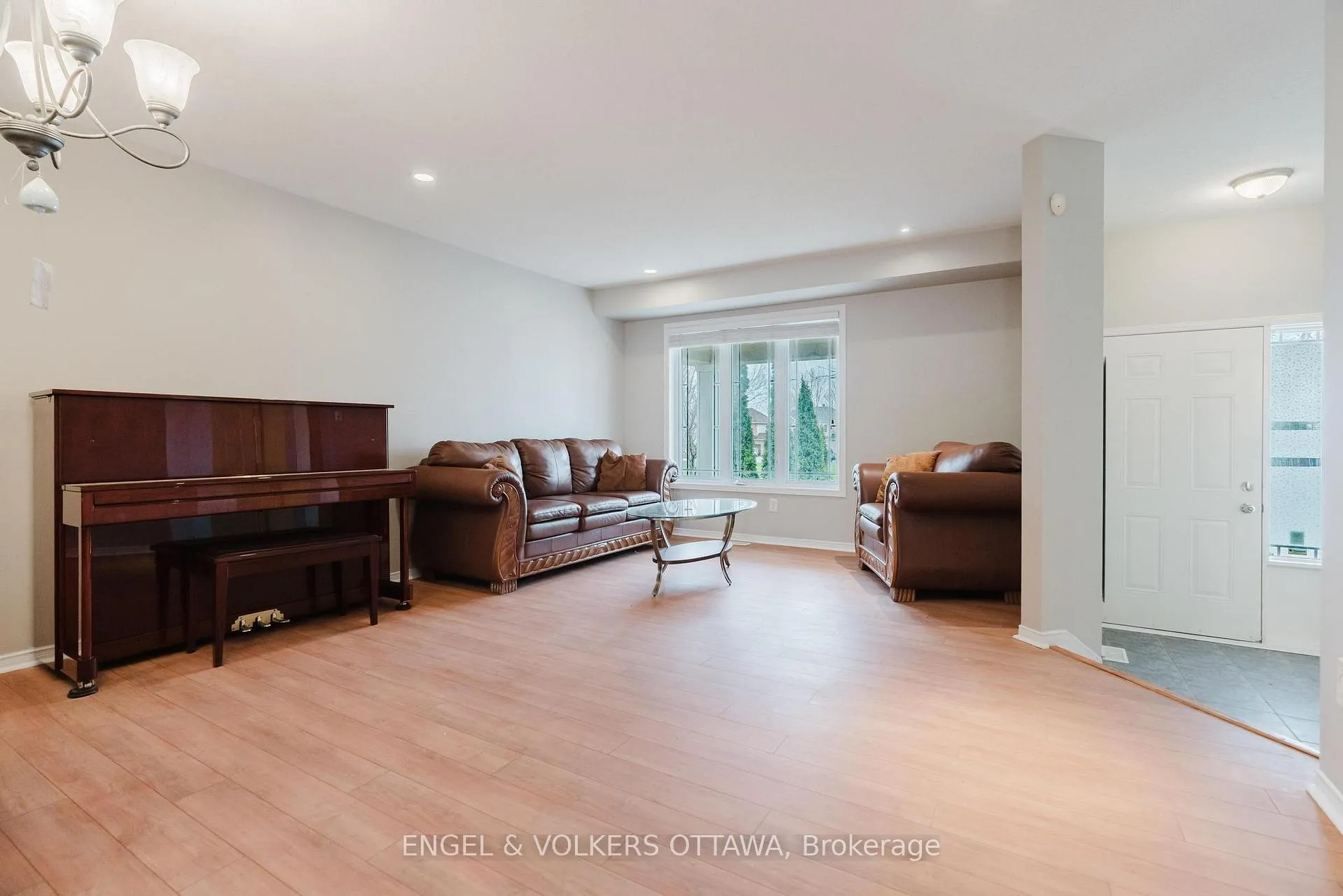 Photo 6 of 126 Ashmore Drive, Ottawa, Barrhaven - Strandherd — HOMEH
