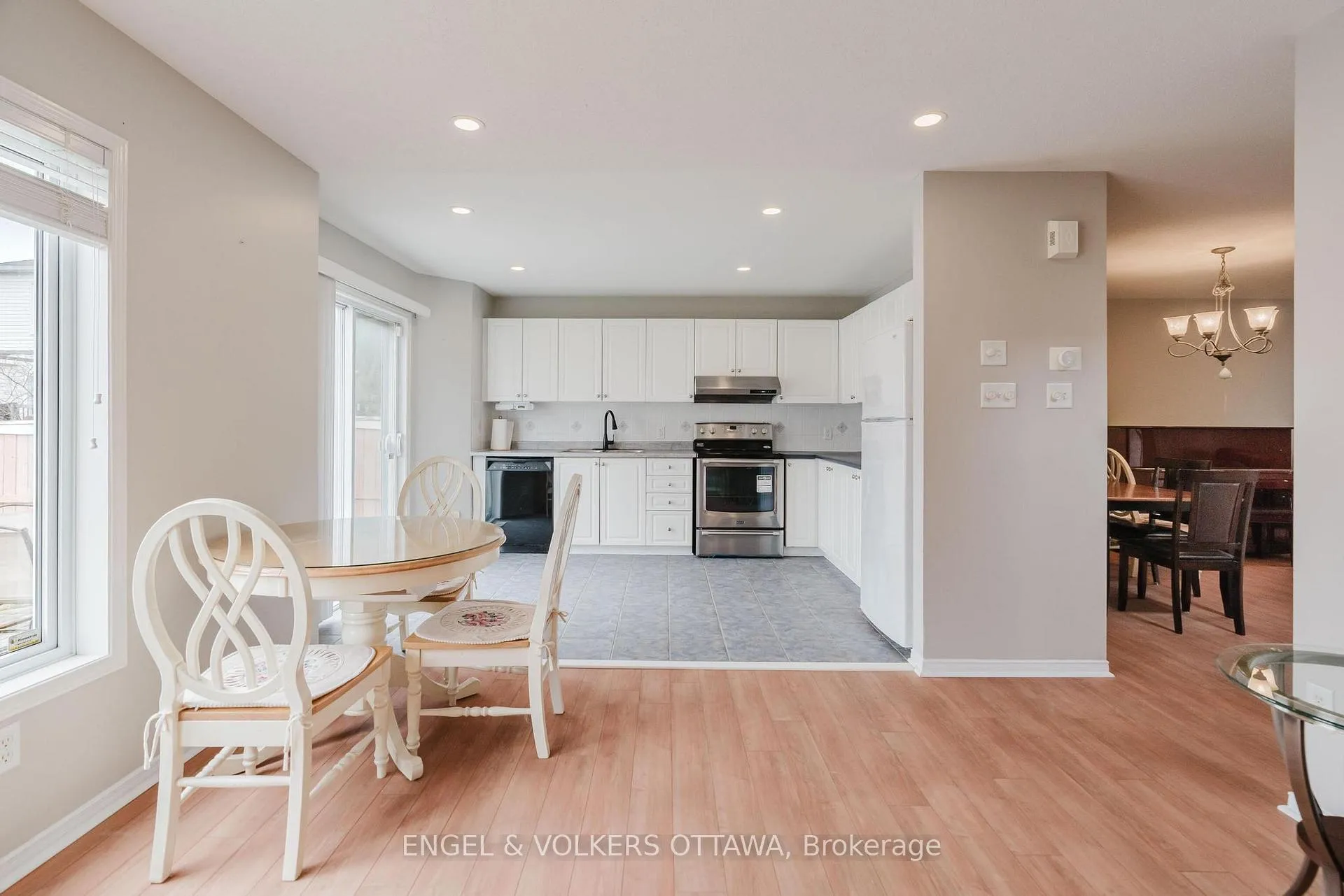 Photo 8 of 126 Ashmore Drive, Ottawa, Barrhaven - Strandherd — HOMEH
