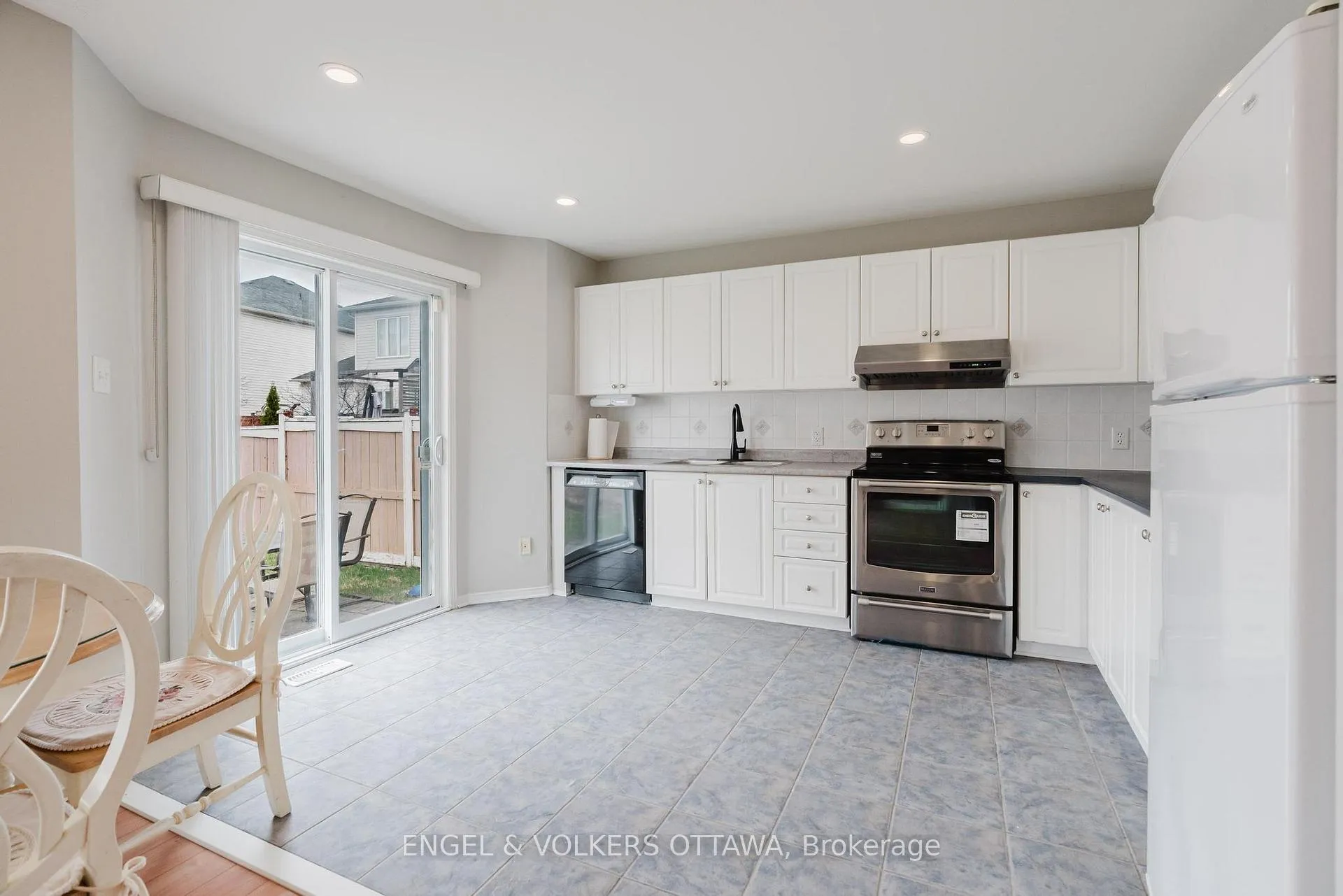 Photo 11 of 126 Ashmore Drive, Ottawa, Barrhaven - Strandherd — HOMEH
