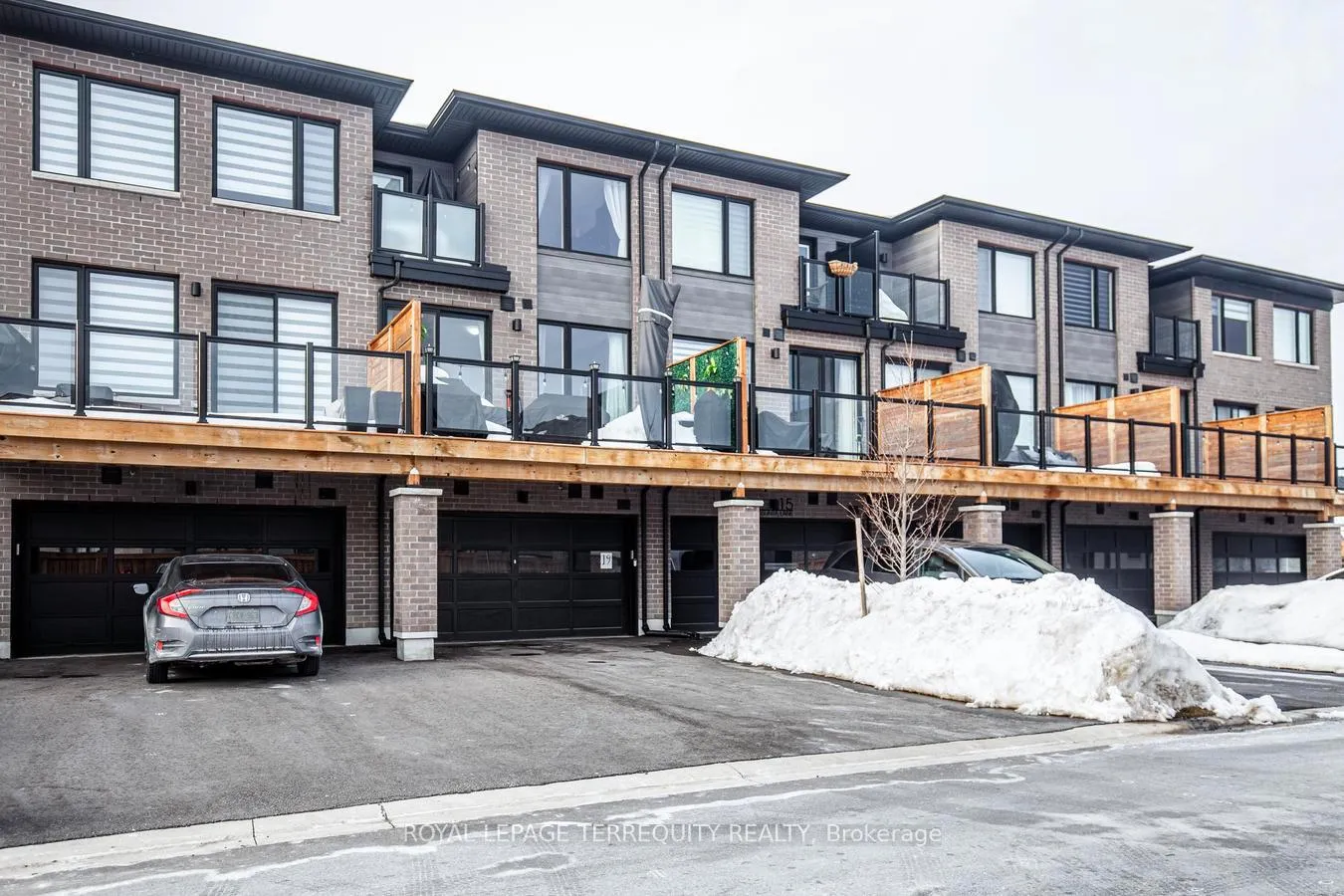 Photo 1 of 19 Assunta Lane, Clarington, Bowmanville — HOMEH
