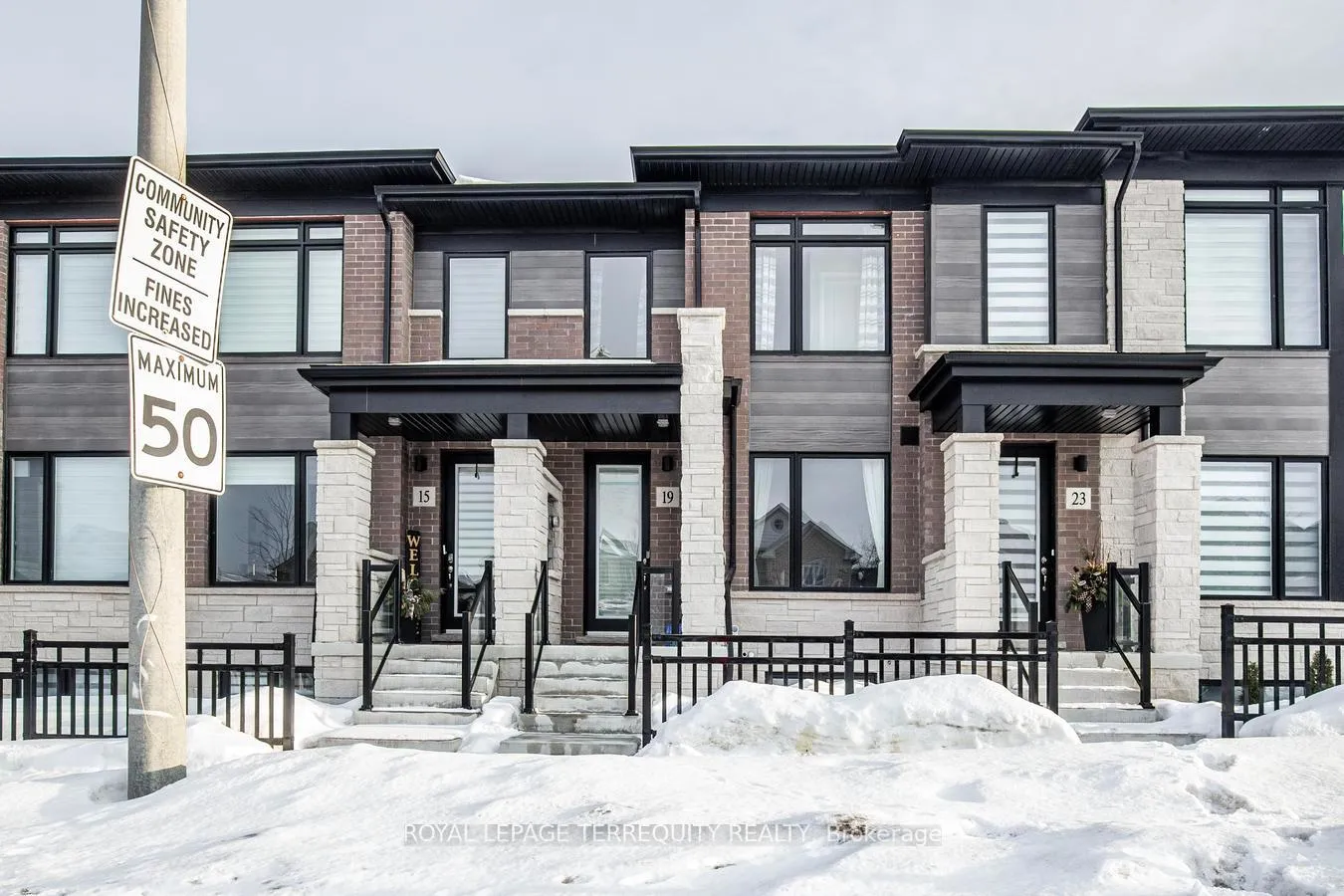Photo 3 of 19 Assunta Lane, Clarington, Bowmanville — HOMEH