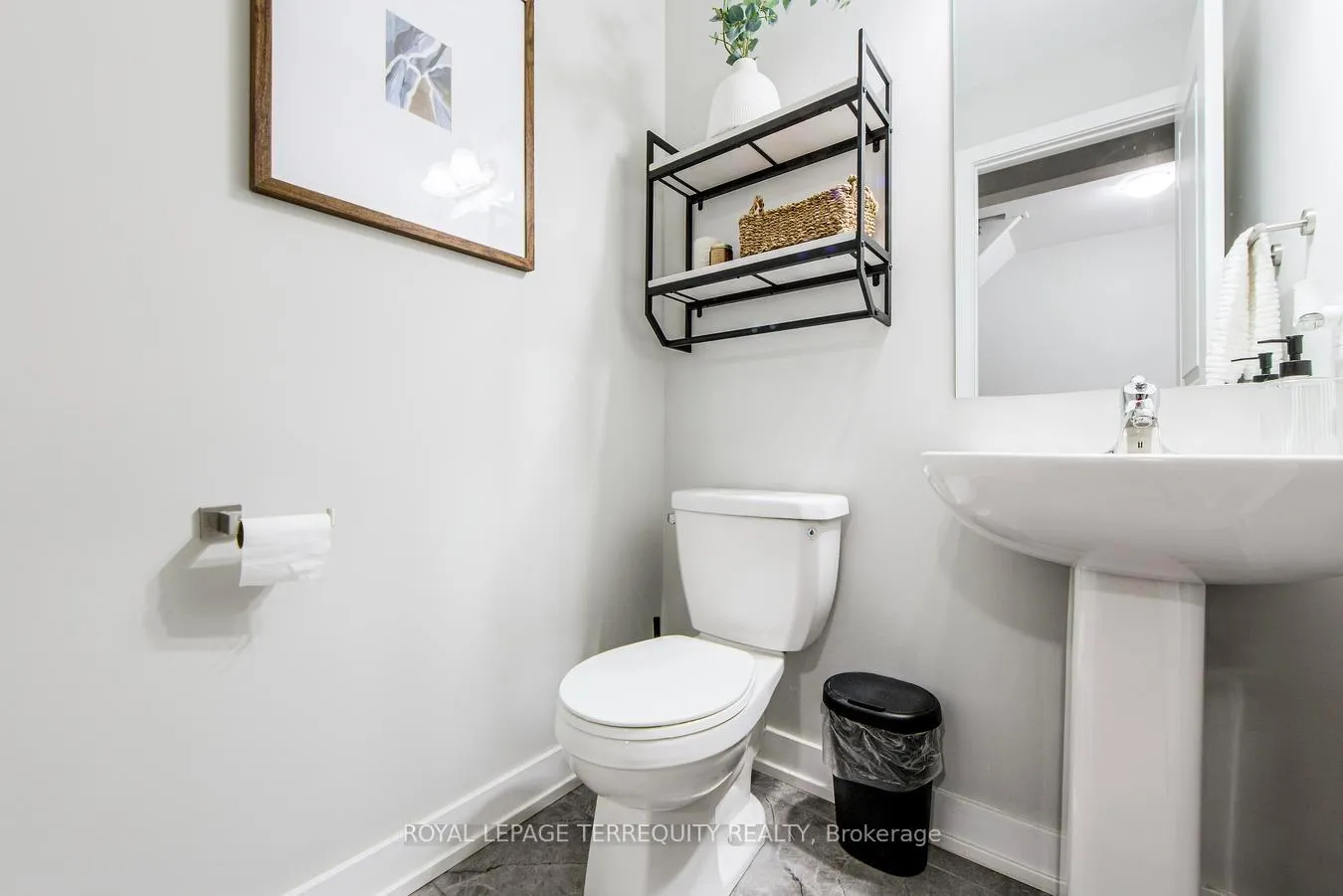 Photo 4 of 19 Assunta Lane, Clarington, Bowmanville — HOMEH