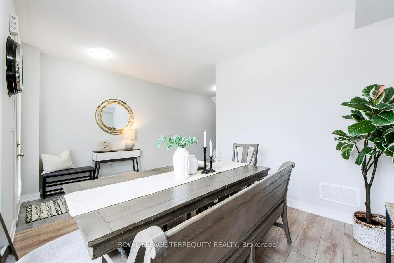 Photo 9 of 19 Assunta Lane, Clarington, Bowmanville — HOMEH