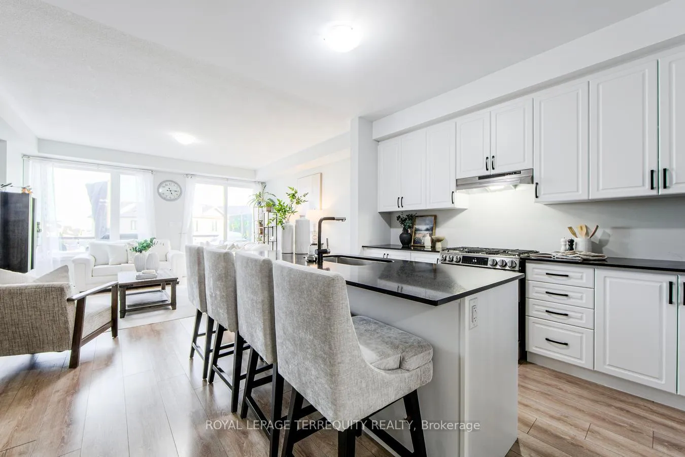 Photo 11 of 19 Assunta Lane, Clarington, Bowmanville — HOMEH