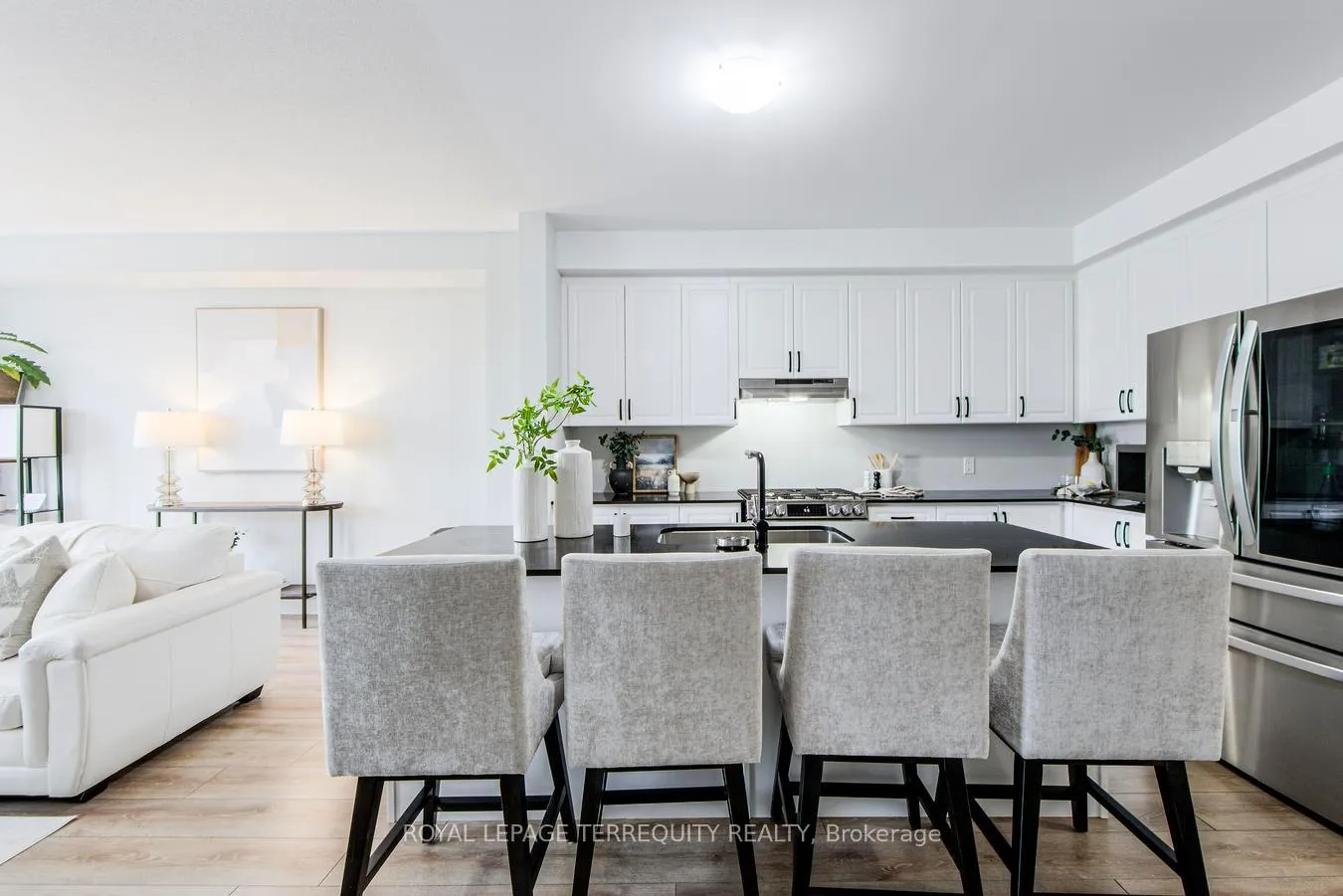 Photo 12 of 19 Assunta Lane, Clarington, Bowmanville — HOMEH