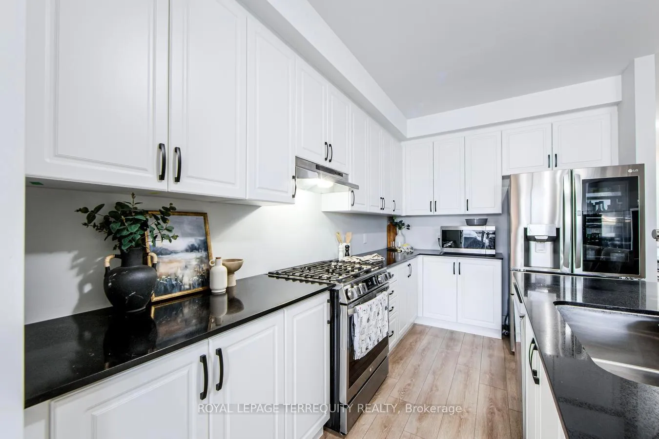 Photo 15 of 19 Assunta Lane, Clarington, Bowmanville — HOMEH