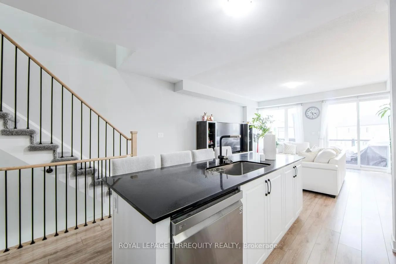 Photo 16 of 19 Assunta Lane, Clarington, Bowmanville — HOMEH