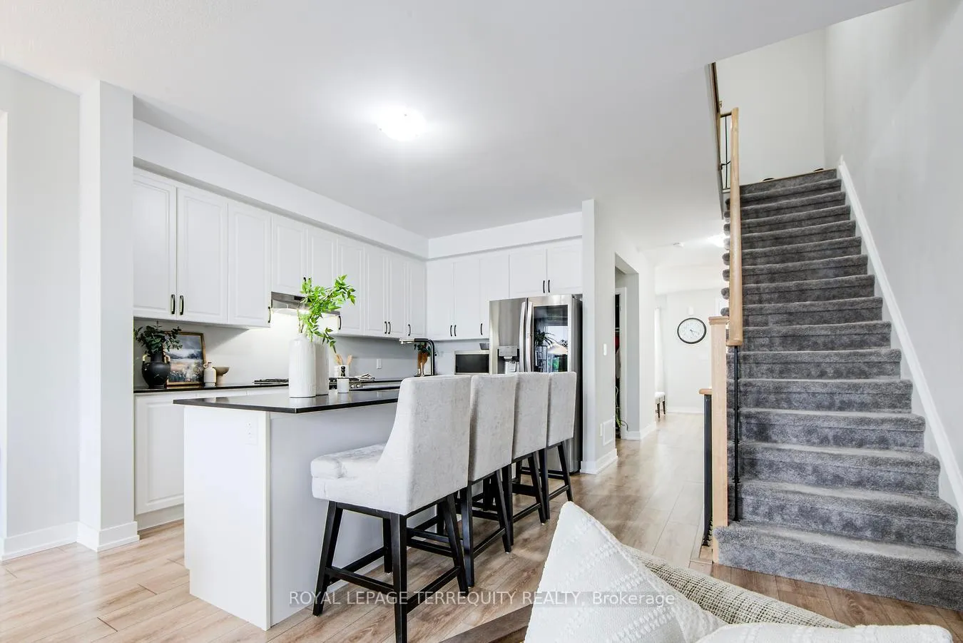 Photo 21 of 19 Assunta Lane, Clarington, Bowmanville — HOMEH
