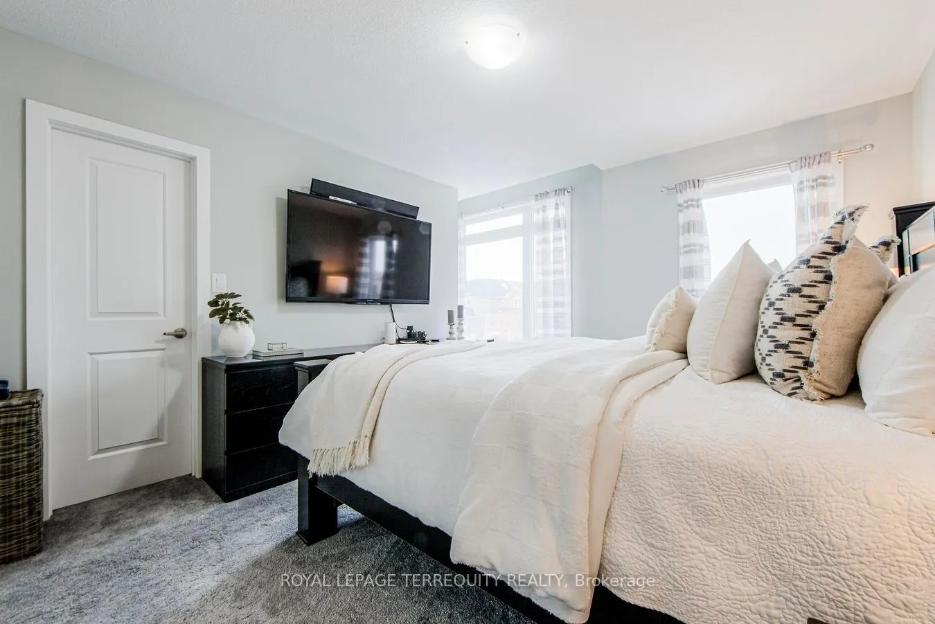 Photo 25 of 19 Assunta Lane, Clarington, Bowmanville — HOMEH