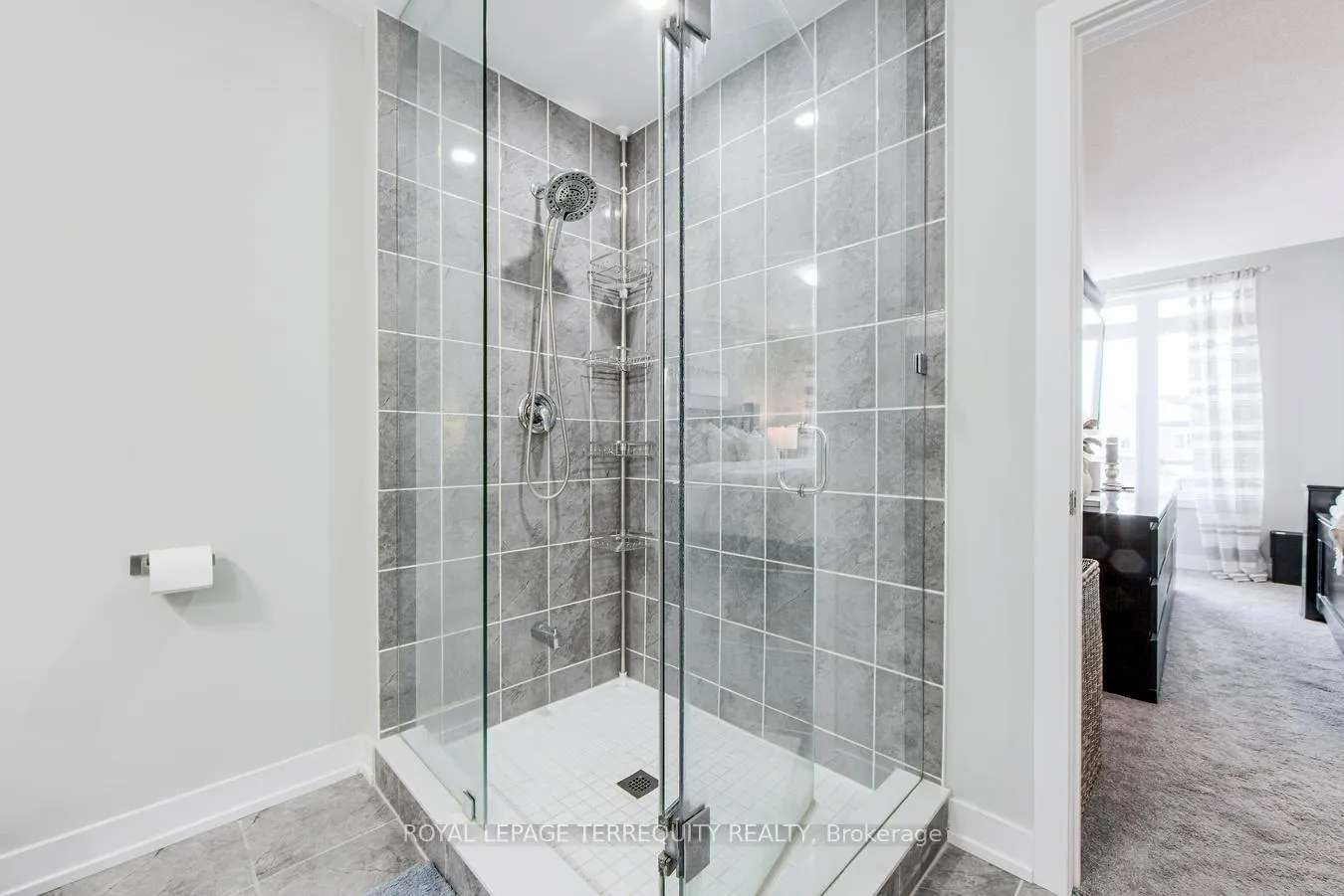 Photo 29 of 19 Assunta Lane, Clarington, Bowmanville — HOMEH