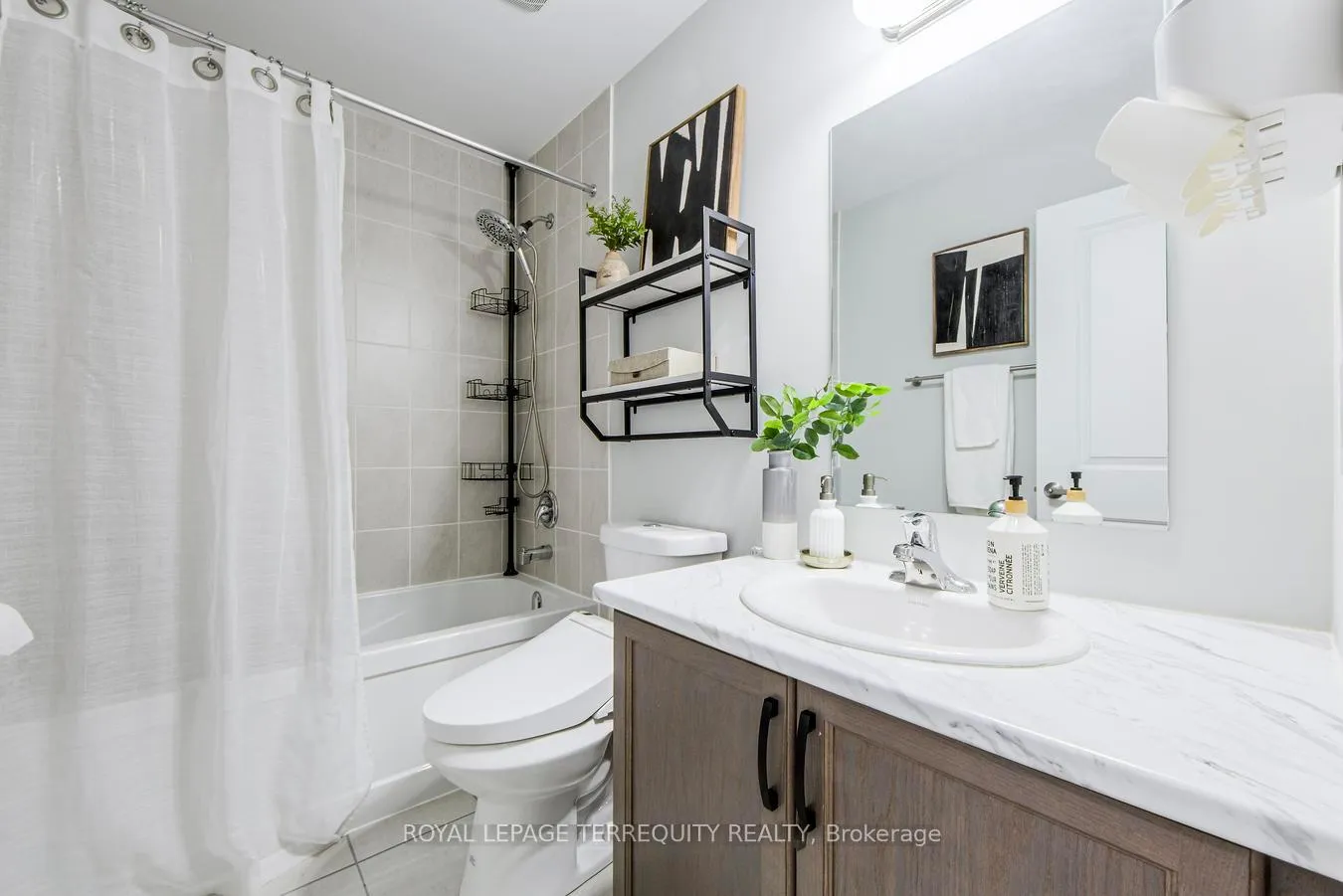 Photo 32 of 19 Assunta Lane, Clarington, Bowmanville — HOMEH