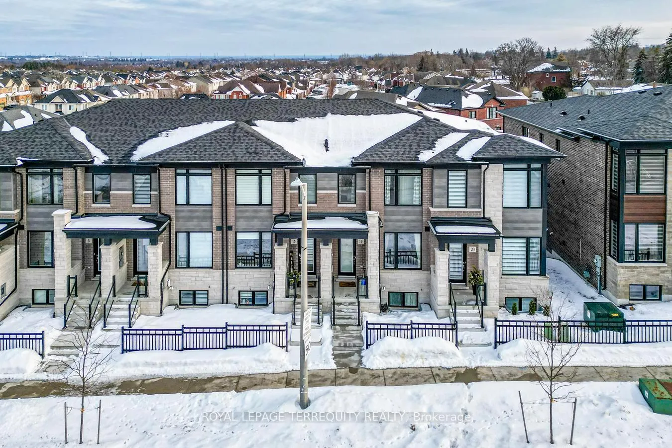Photo 48 of 19 Assunta Lane, Clarington, Bowmanville — HOMEH