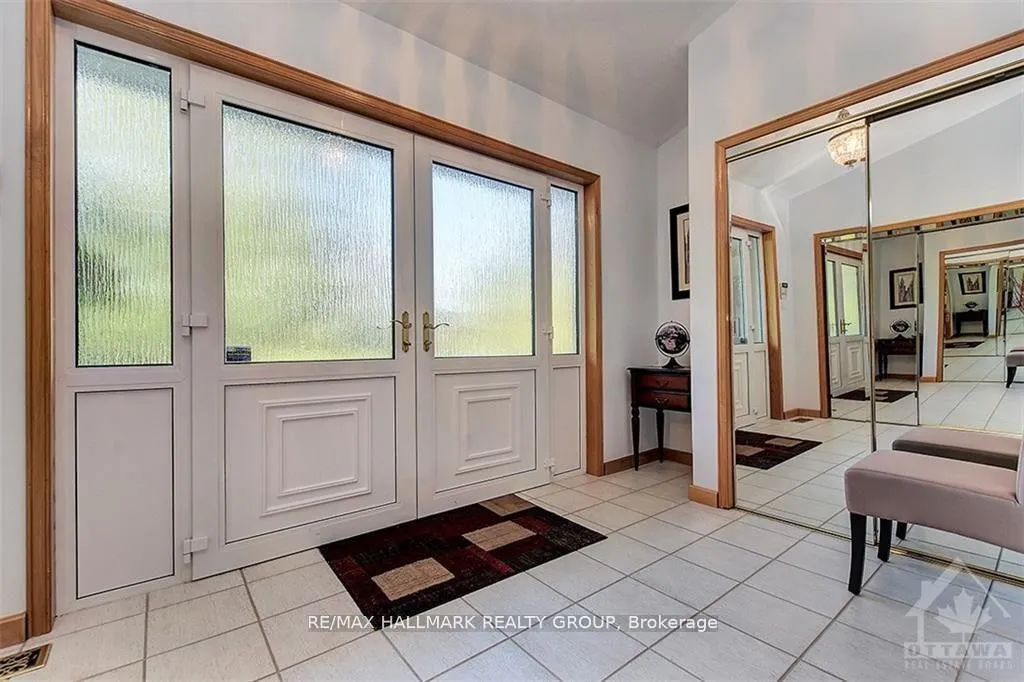 Photo 3 of 100 Delong Drive, Ottawa, Rothwell Heights — HOMEH