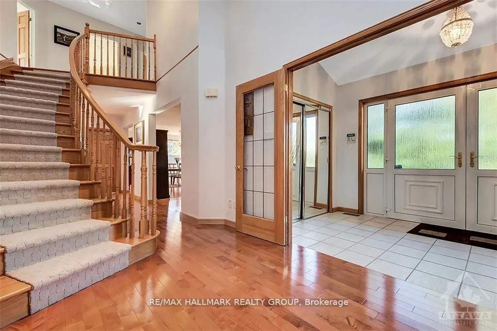 Photo 4 of 100 Delong Drive, Ottawa, Rothwell Heights — HOMEH