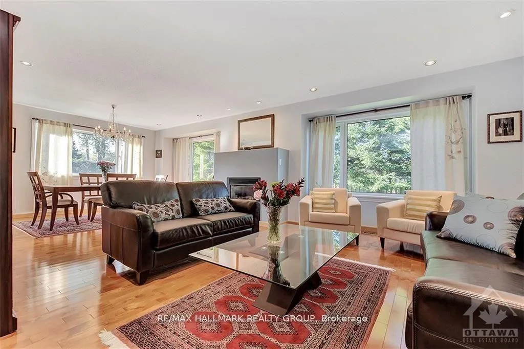 Photo 5 of 100 Delong Drive, Ottawa, Rothwell Heights — HOMEH