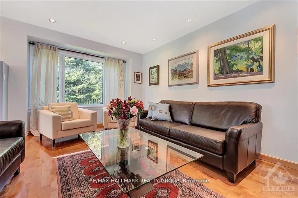 Photo 6 of 100 Delong Drive, Ottawa, Rothwell Heights — HOMEH