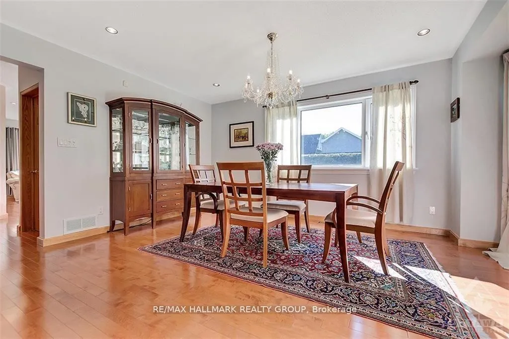 Photo 7 of 100 Delong Drive, Ottawa, Rothwell Heights — HOMEH