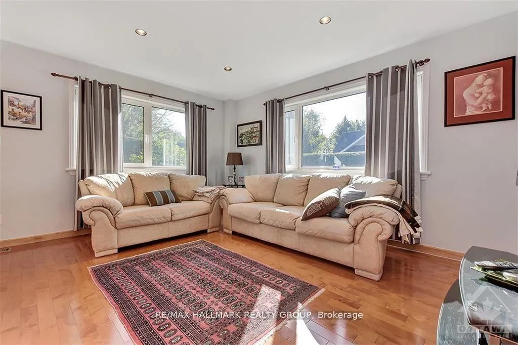 Photo 8 of 100 Delong Drive, Ottawa, Rothwell Heights — HOMEH