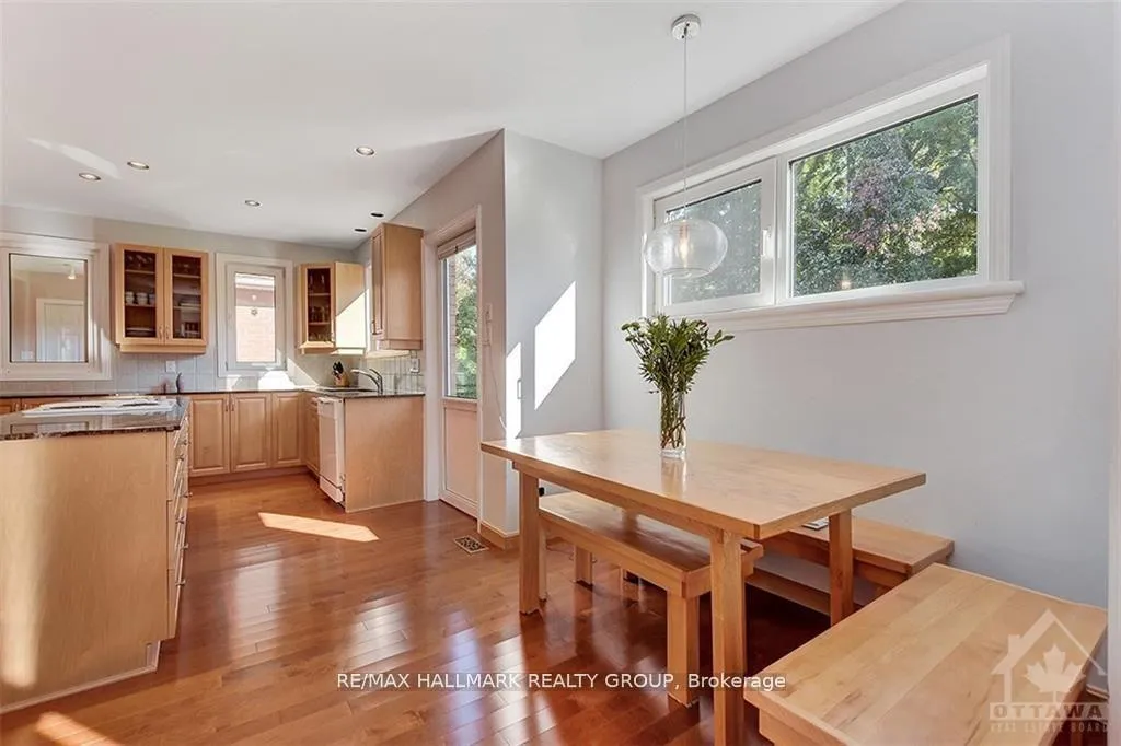 Photo 9 of 100 Delong Drive, Ottawa, Rothwell Heights — HOMEH