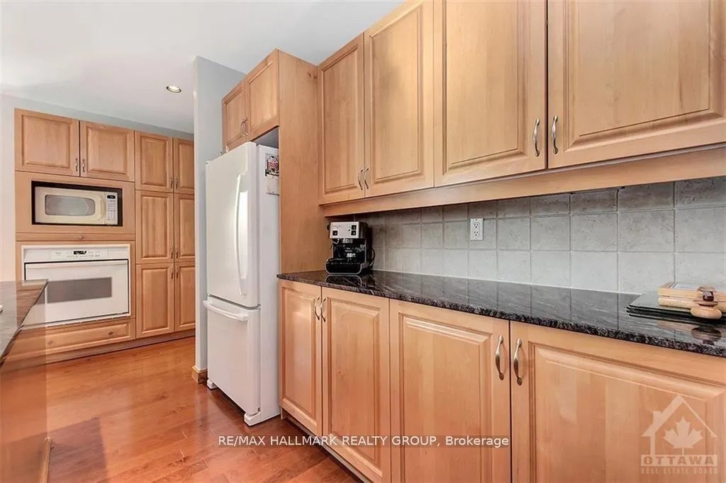Photo 11 of 100 Delong Drive, Ottawa, Rothwell Heights — HOMEH