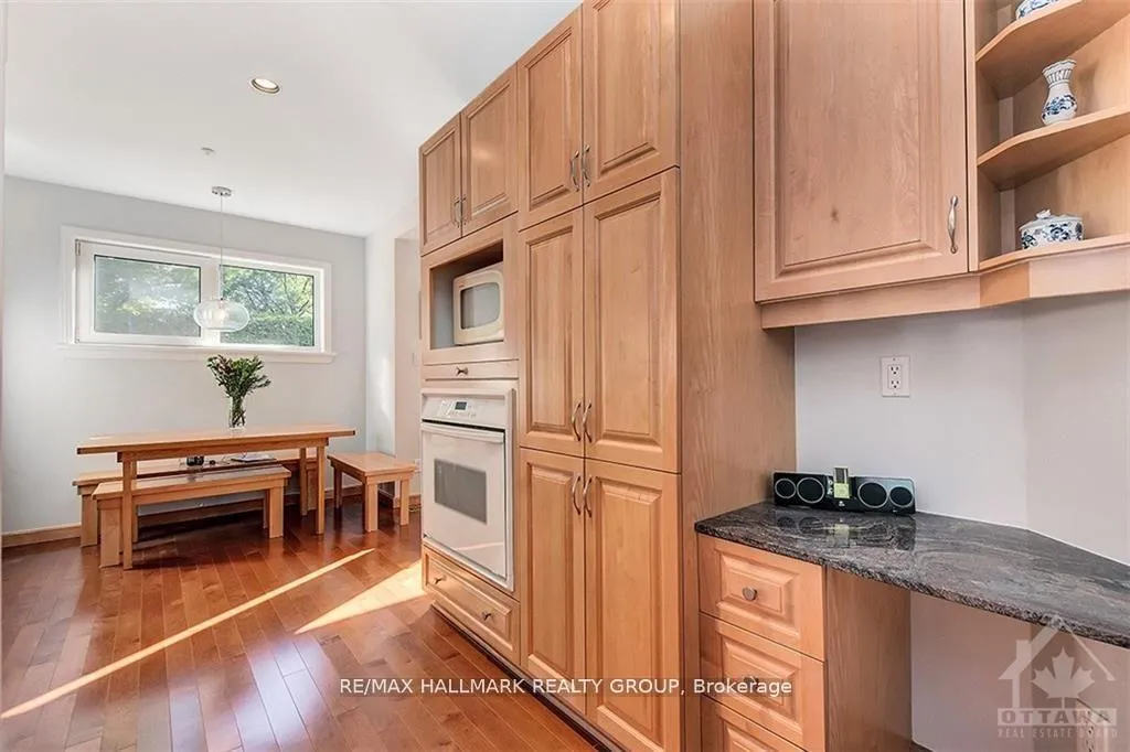 Photo 12 of 100 Delong Drive, Ottawa, Rothwell Heights — HOMEH