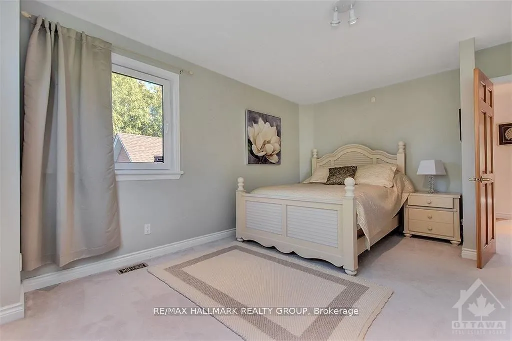 Photo 18 of 100 Delong Drive, Ottawa, Rothwell Heights — HOMEH