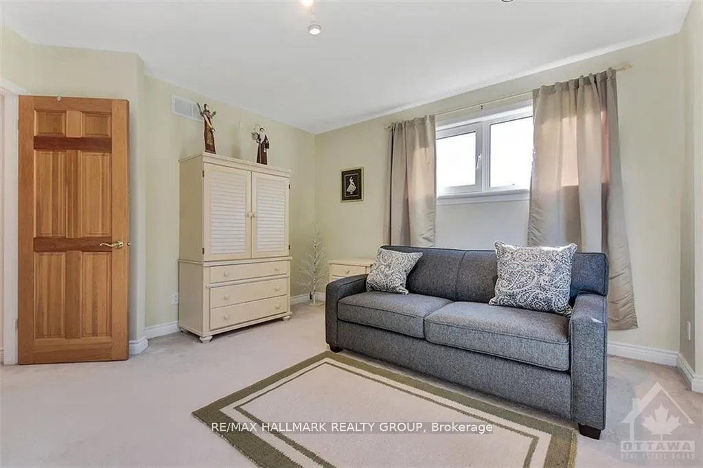 Photo 20 of 100 Delong Drive, Ottawa, Rothwell Heights — HOMEH