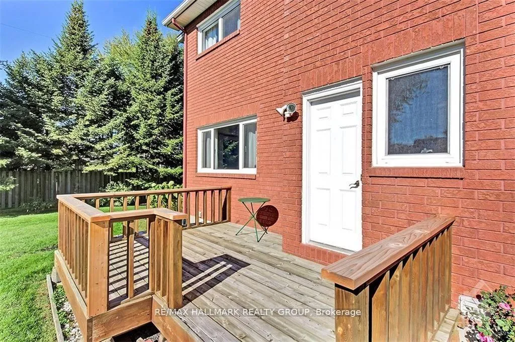 Photo 22 of 100 Delong Drive, Ottawa, Rothwell Heights — HOMEH