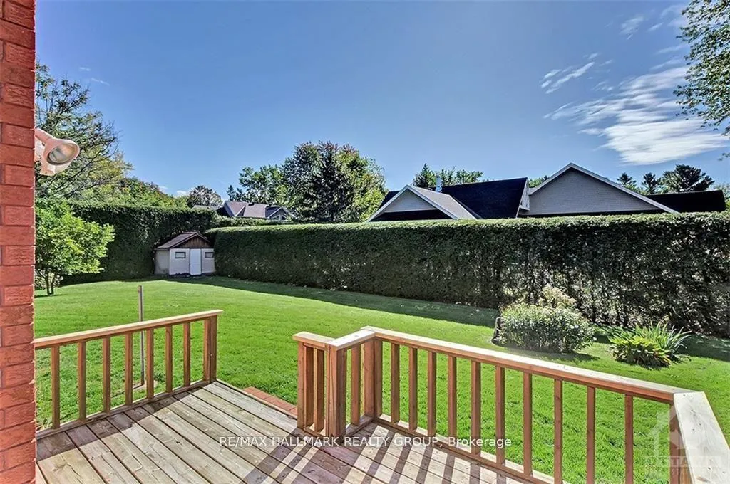 Photo 23 of 100 Delong Drive, Ottawa, Rothwell Heights — HOMEH