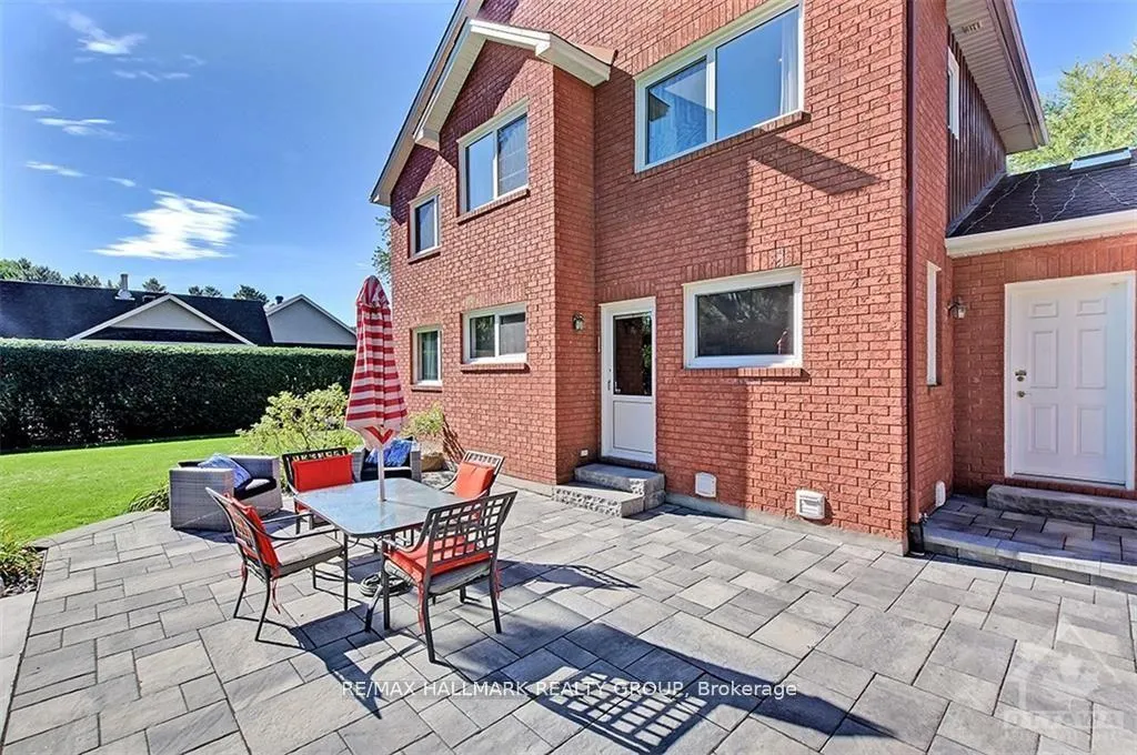 Photo 24 of 100 Delong Drive, Ottawa, Rothwell Heights — HOMEH