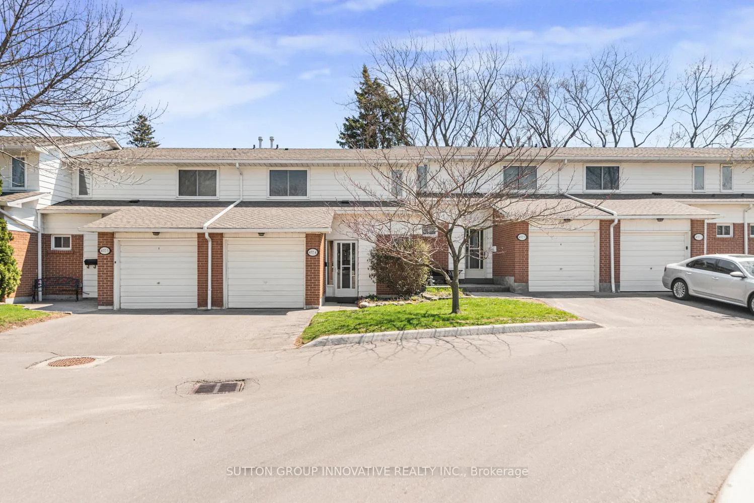 Photo 2 of Unit 4, 457 Woodview Road, Burlington, Roseland — HOMEH