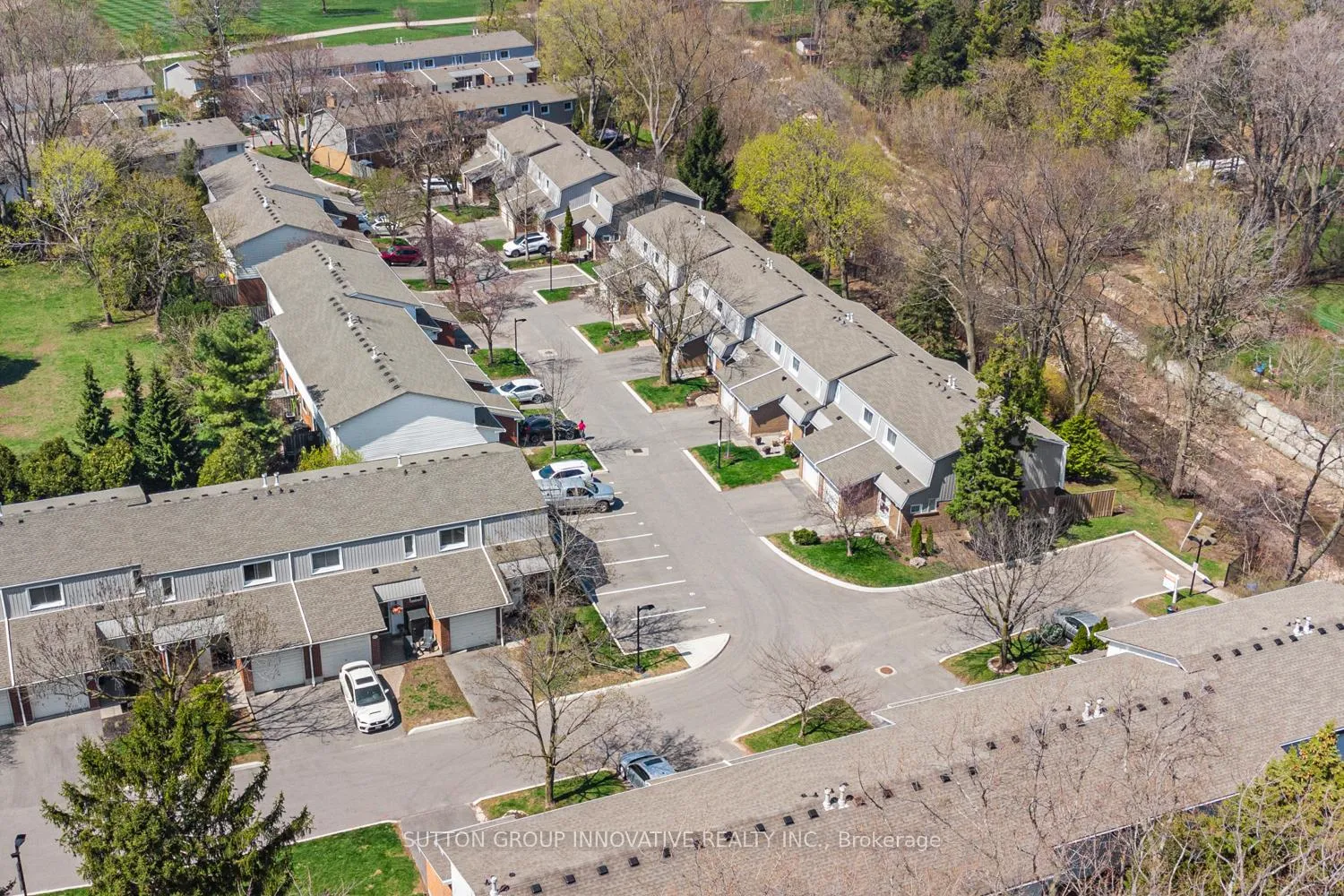 Photo 3 of Unit 4, 457 Woodview Road, Burlington, Roseland — HOMEH