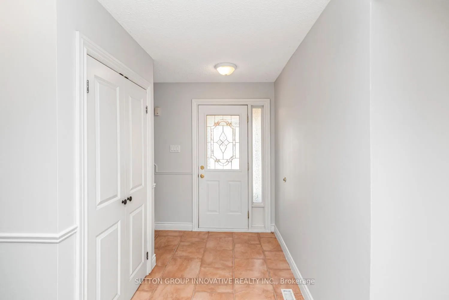 Photo 5 of Unit 4, 457 Woodview Road, Burlington, Roseland — HOMEH