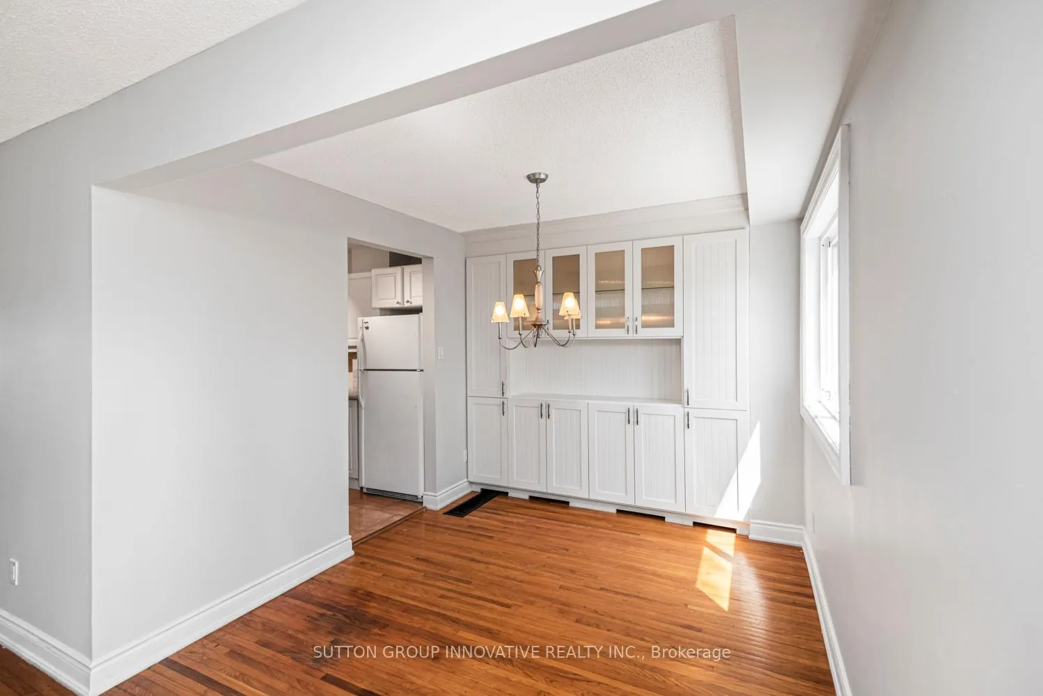 Photo 11 of Unit 4, 457 Woodview Road, Burlington, Roseland — HOMEH