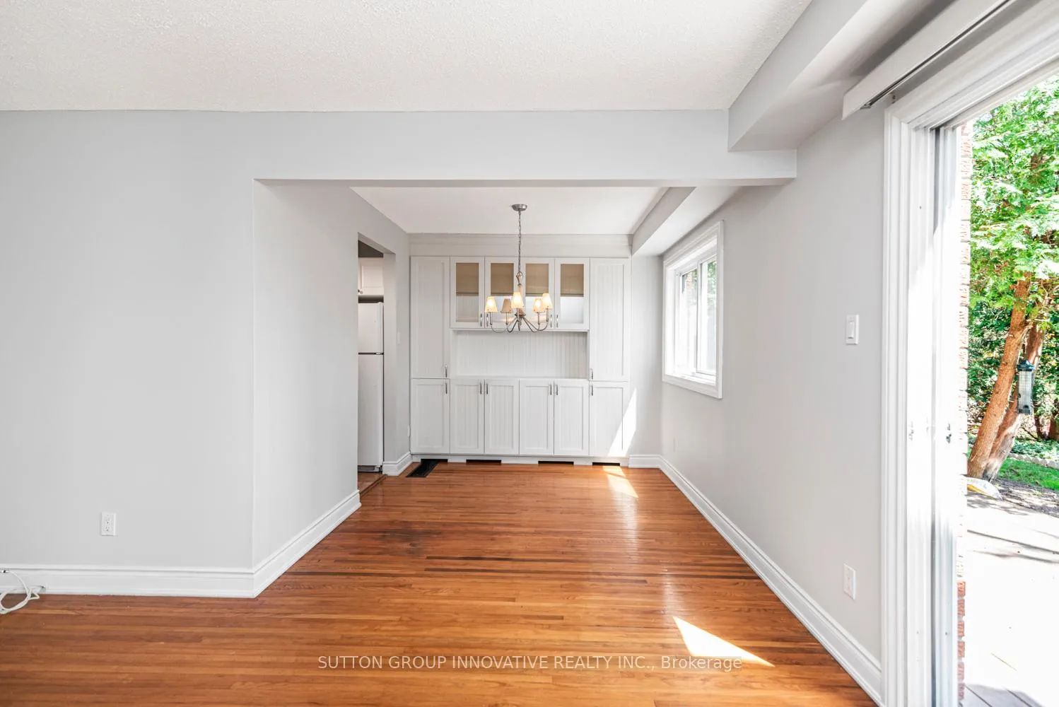Photo 12 of Unit 4, 457 Woodview Road, Burlington, Roseland — HOMEH